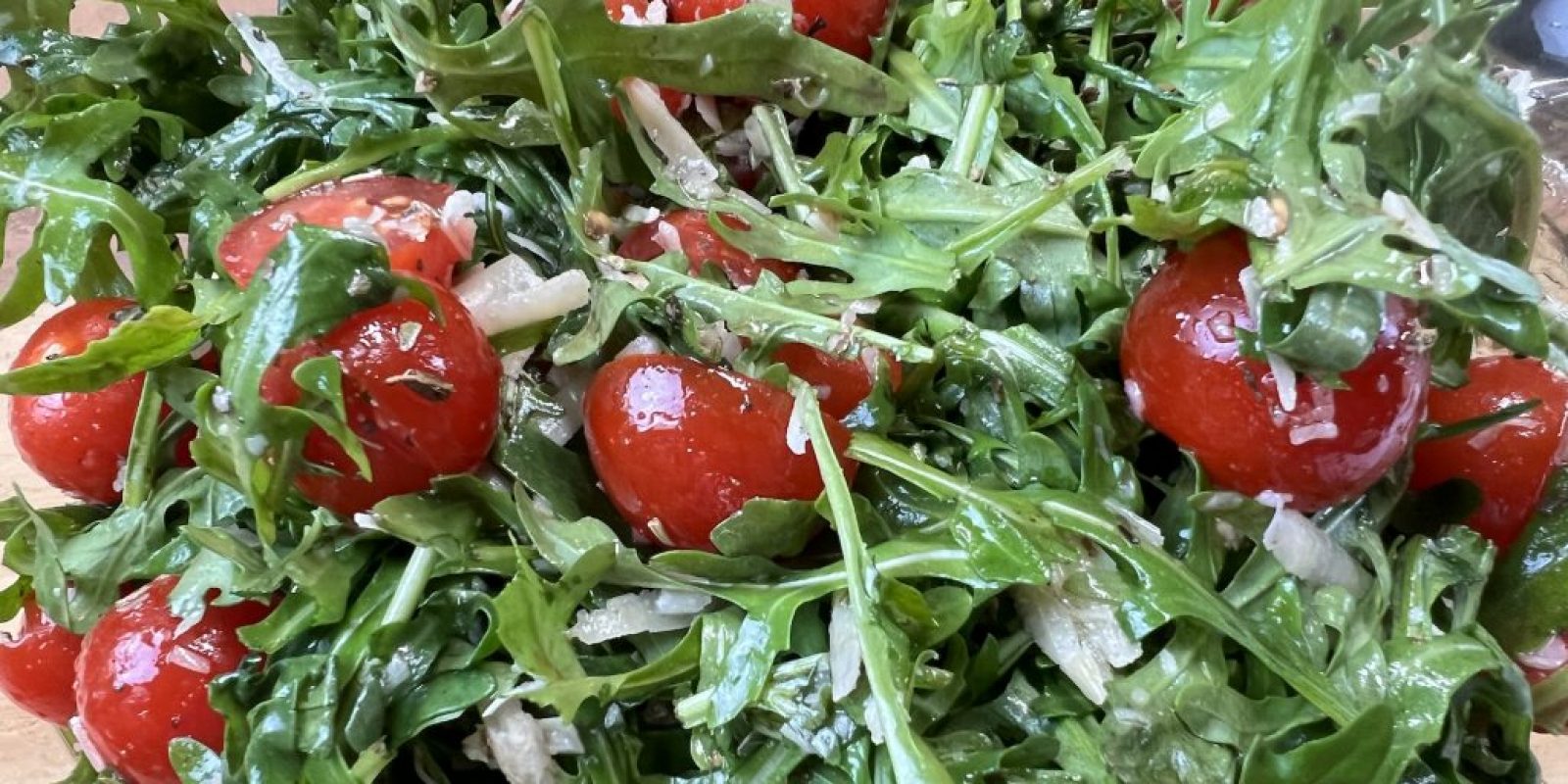 Rucola Tomatensalat mit Parmesan