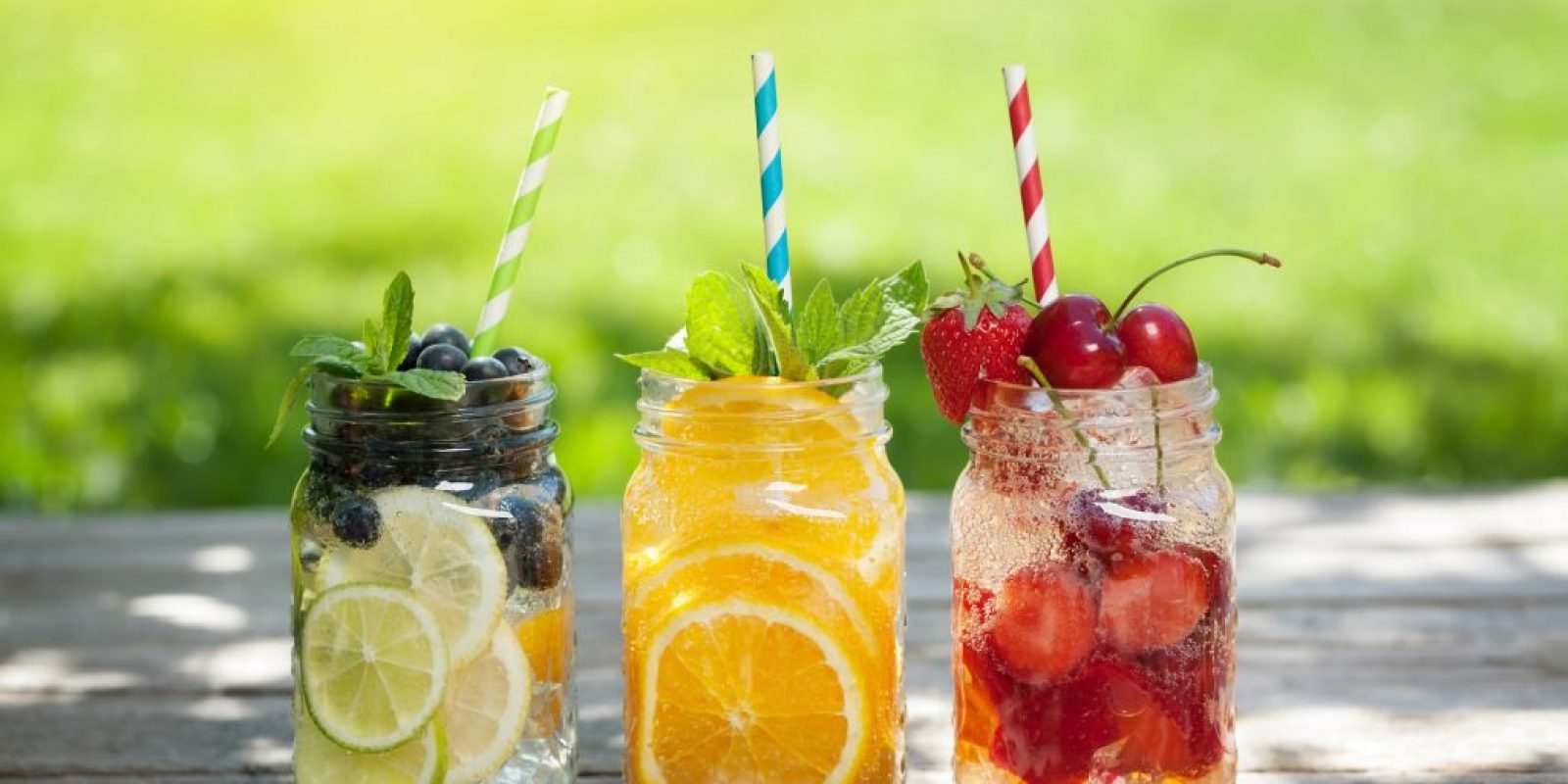 Sommergetränke mit Früchten