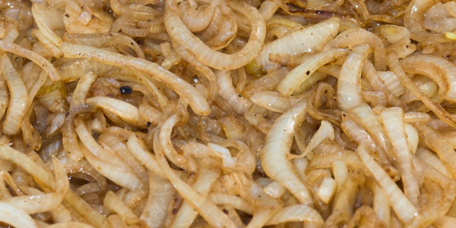 Zwiebeln glasig anbraten