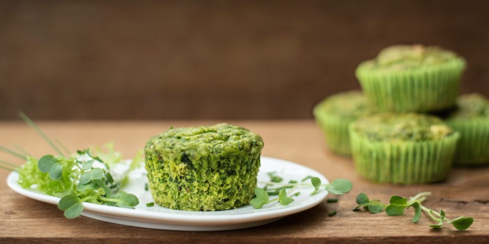 Grüne Muffins mit Schafskäse und Dip