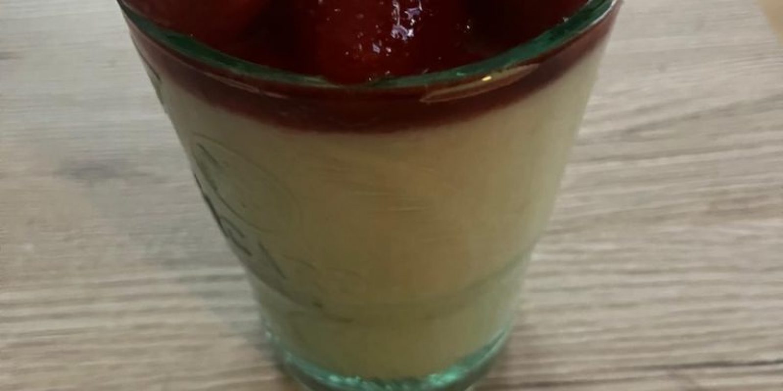 Grießbrei mit Erdbeeren