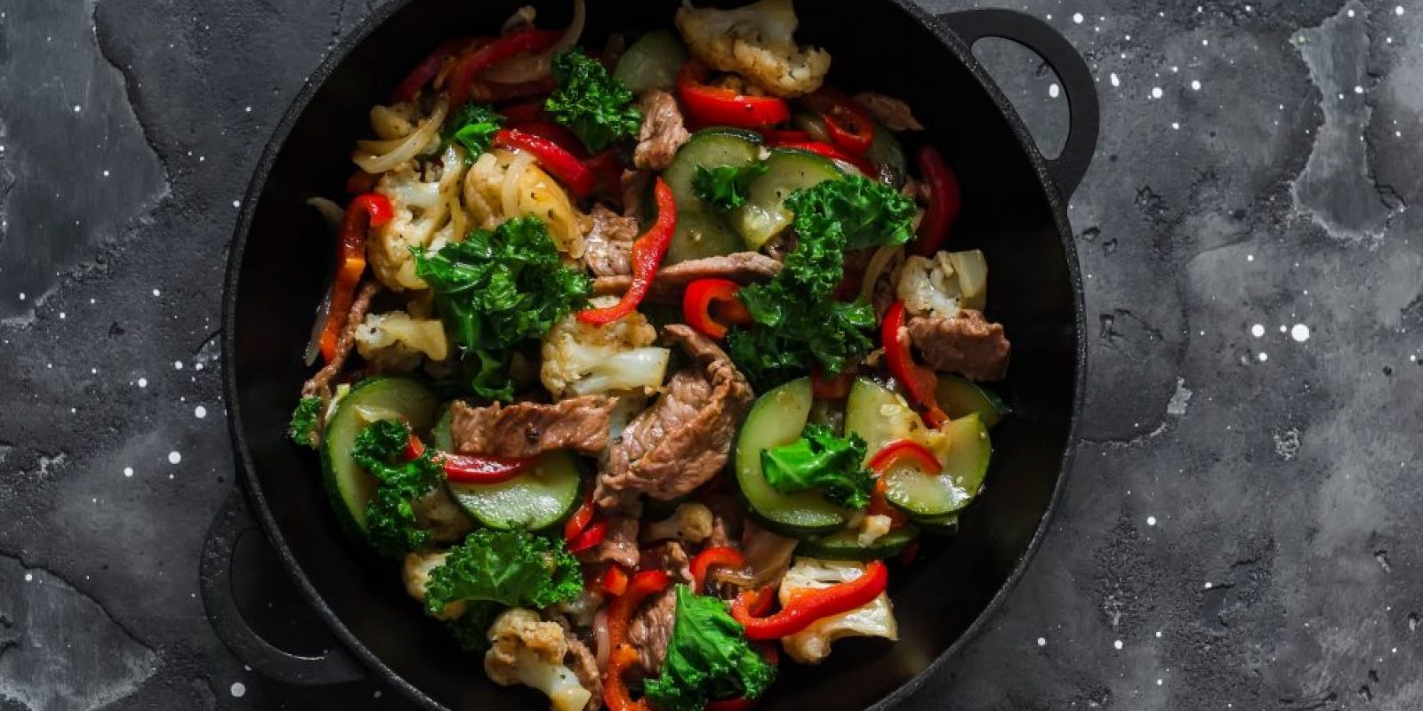 Rindereintopf mit Zucchini, Blumenkohl, Paprika, Grünkohl