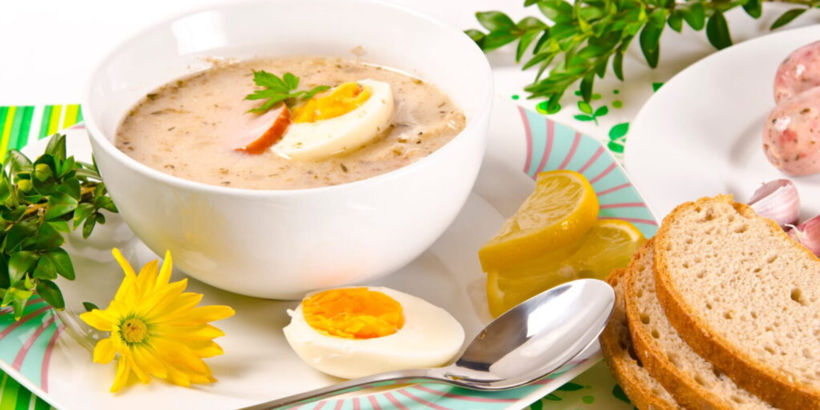 Polnische Ostersuppe mit Ei und Wurst - Żurek