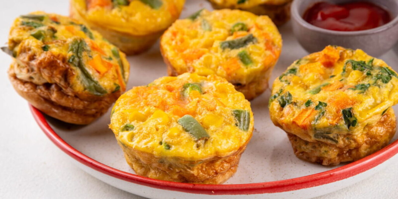 Herzhafte Eier-Muffins mit Frühlingsgemüse Rezept