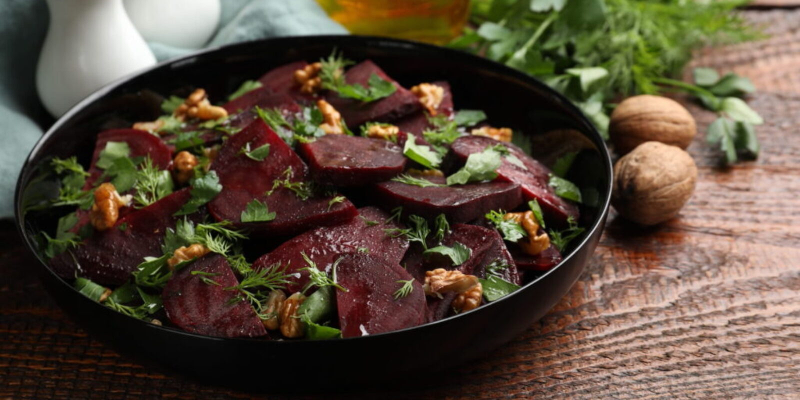 Rote-Bete-Salat mit Walnüssen, Dill und Petersilie Rezept