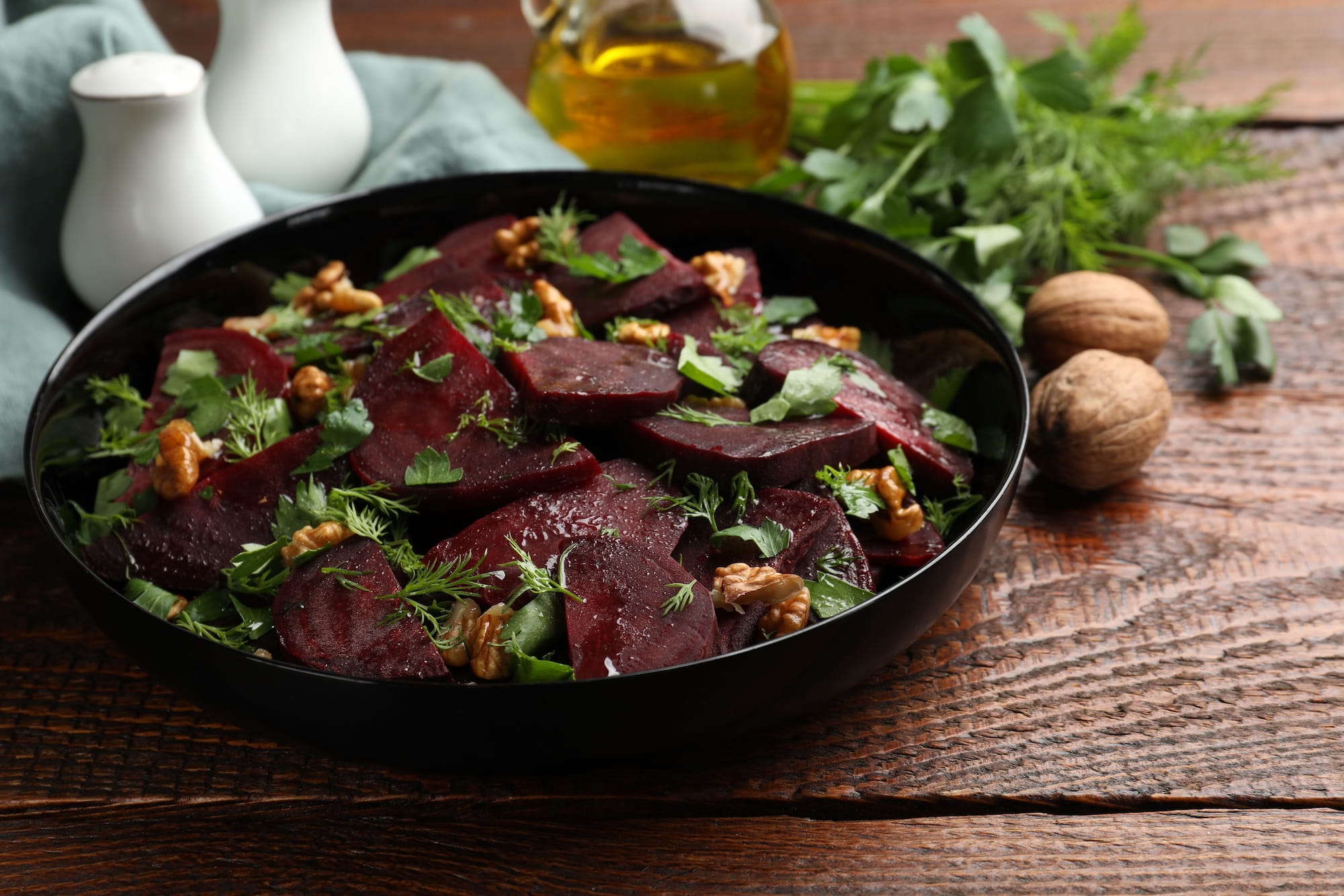 Rote-Bete-Salat mit Walnüssen, Dill und Petersilie Rezept Rote-Bete-Salat mit Walnüssen, Dill und Petersilie Rezept