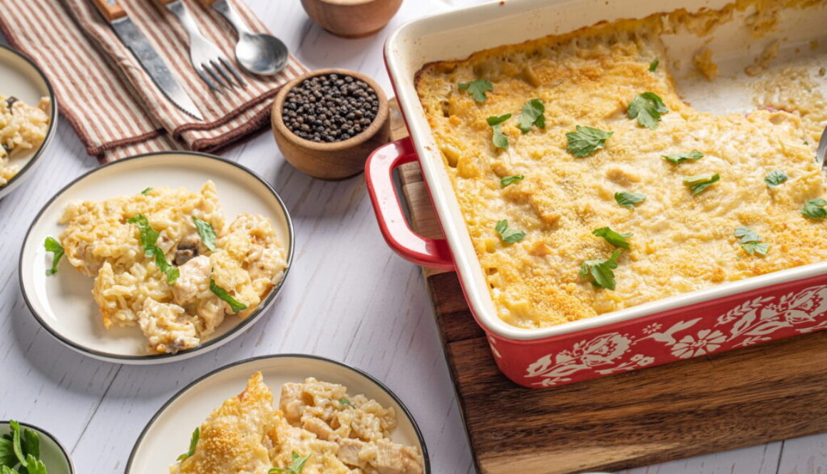 Überbackenes Hähnchen mit Reis und Käse Rezept