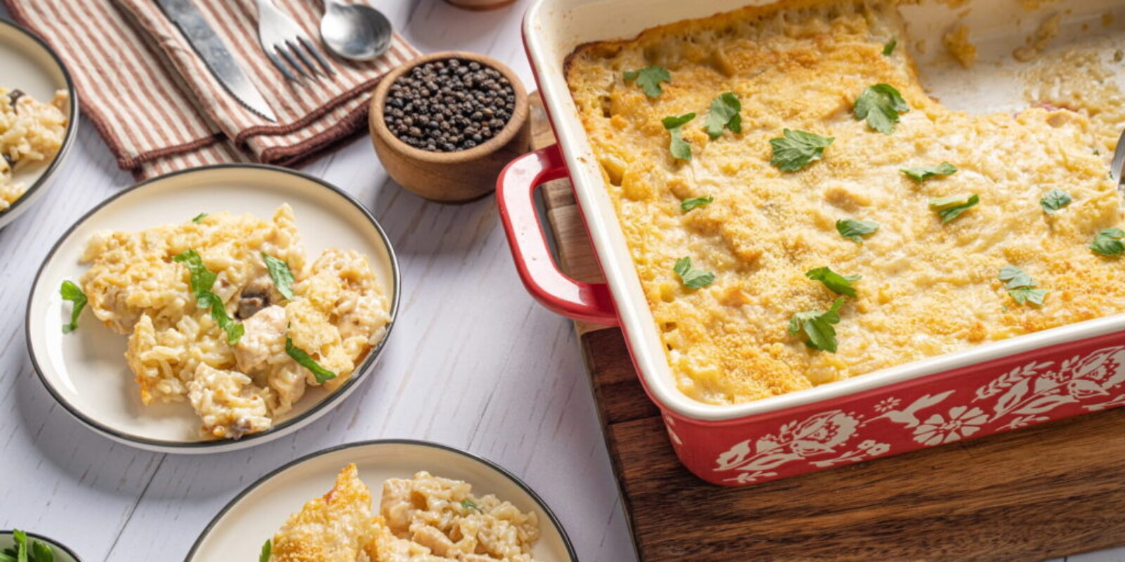 Überbackenes Hähnchen mit Reis und Käse Rezept