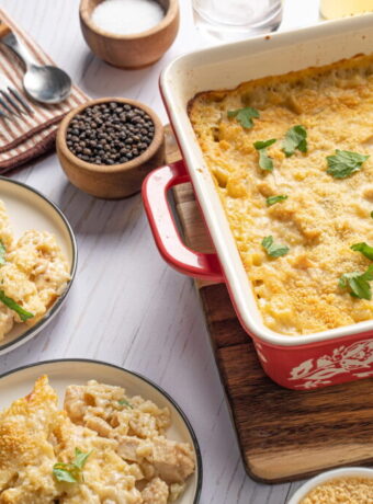 Überbackenes Hähnchen mit Reis und Käse Rezept